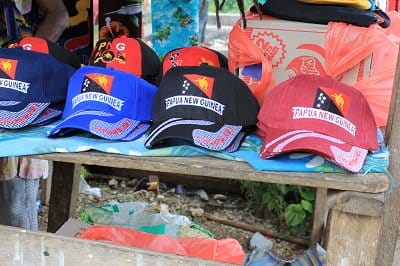 Topi yang dijual orang PNG di daerah perbatasan