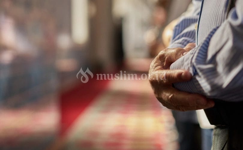 Menjawab Azan atau Salat Tahiyatul Masjid ketika Azan Salat Jumat